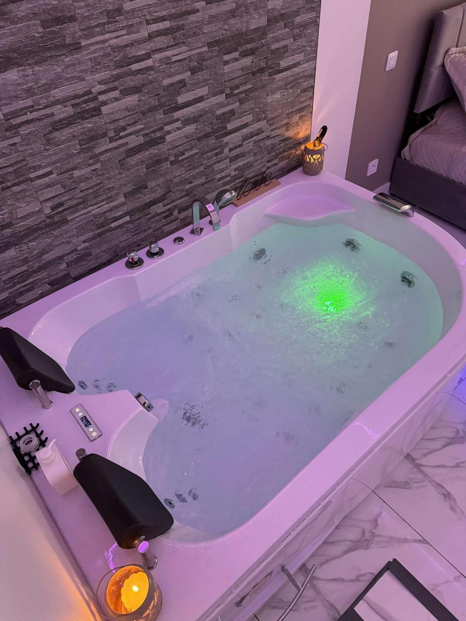 Suite Gold By L Amaryllis I Jacuzzi & Sauna Prive I Centre Beziers Arrivee Autonome Luaran gambar