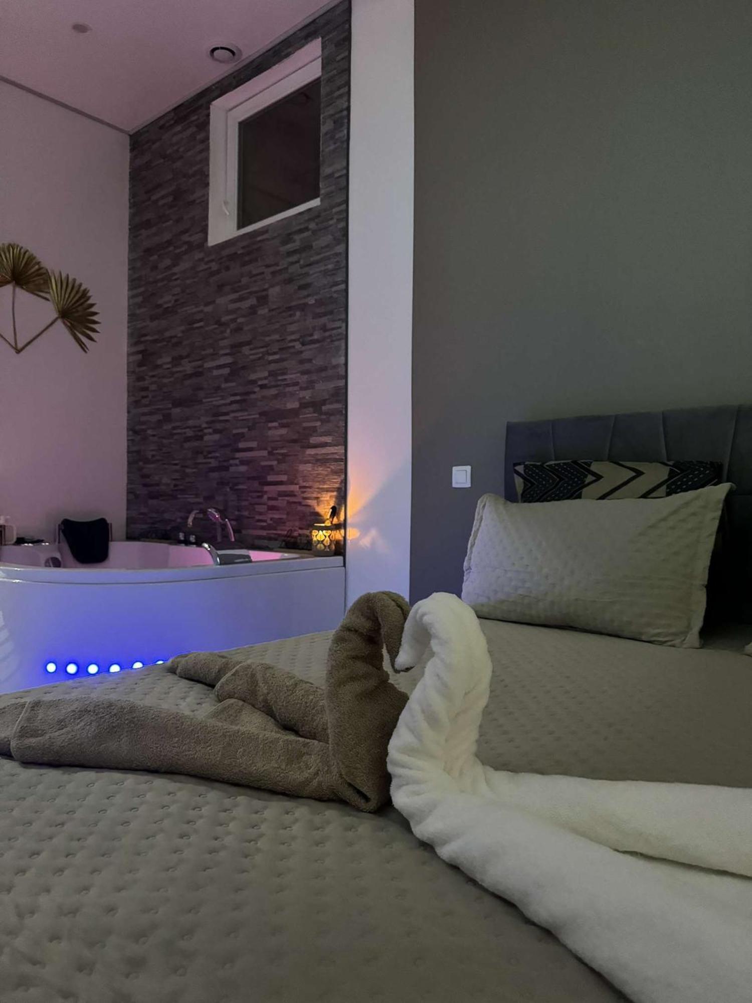 Suite Gold By L Amaryllis I Jacuzzi & Sauna Prive I Centre Beziers Arrivee Autonome Luaran gambar
