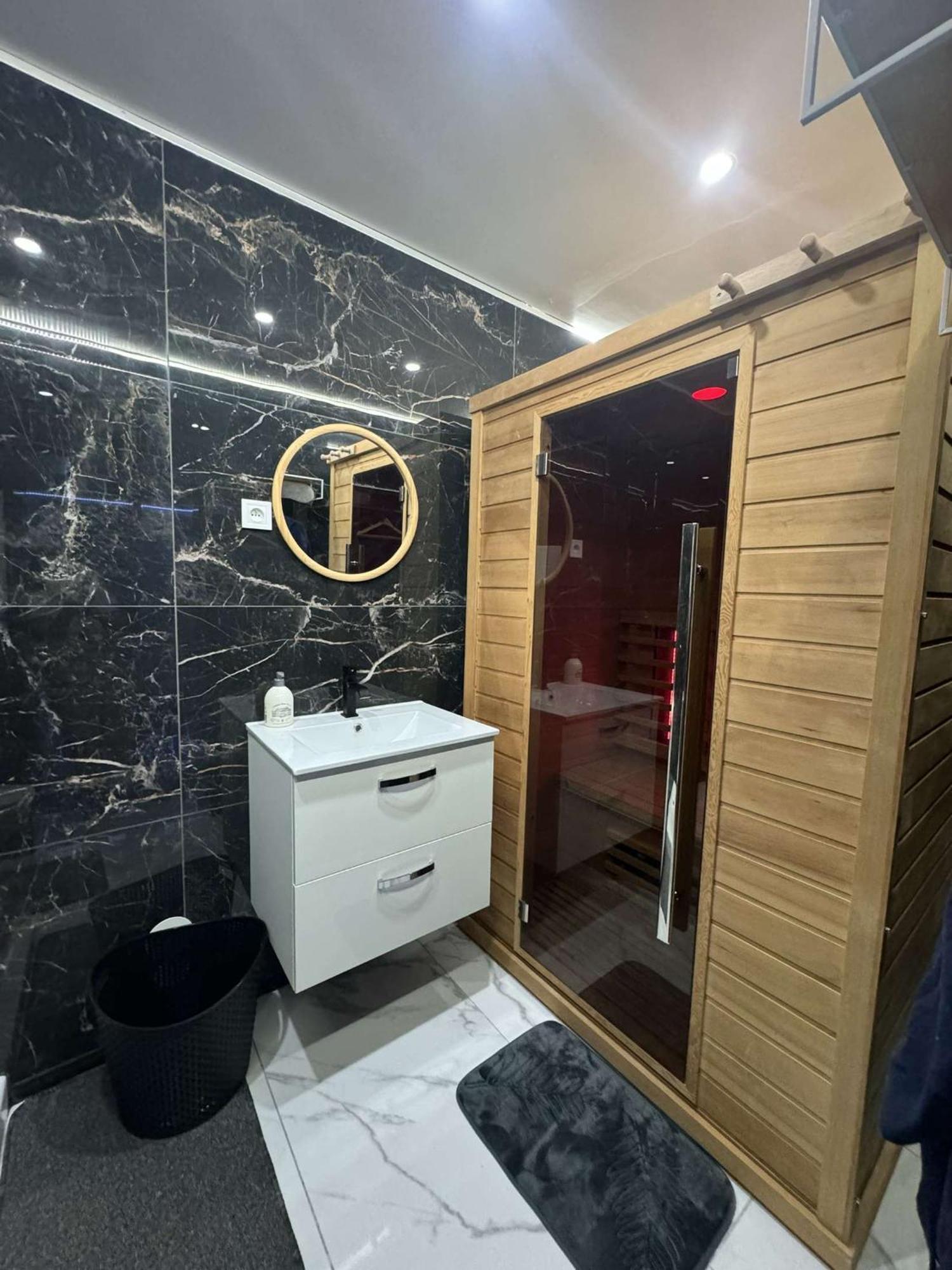 Suite Gold By L Amaryllis I Jacuzzi & Sauna Prive I Centre Beziers Arrivee Autonome Luaran gambar