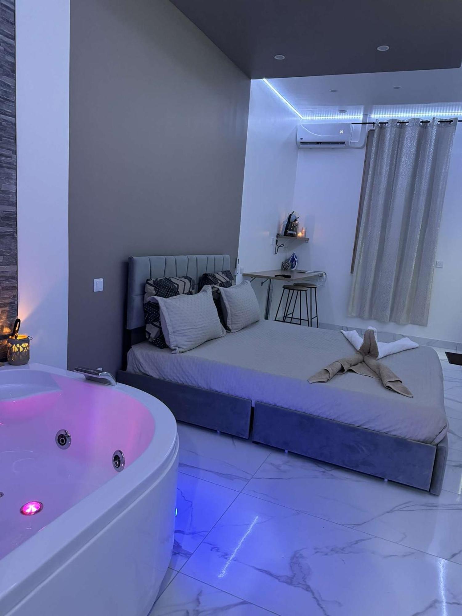 Suite Gold By L Amaryllis I Jacuzzi & Sauna Prive I Centre Beziers Arrivee Autonome Luaran gambar